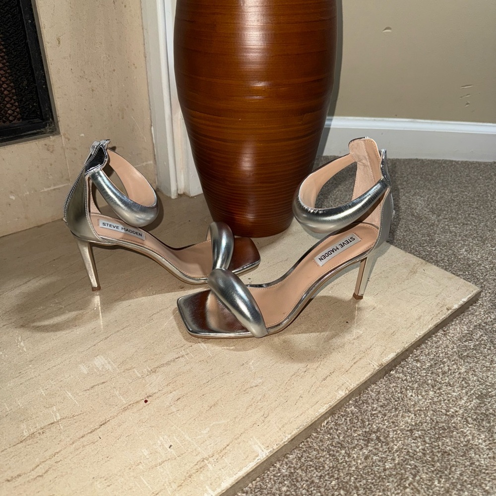 Steve Madden Metallic Silver Heels NWOT
